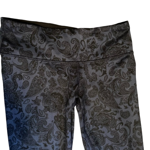 Authentic Lululemon Navy Blue Capri Leggings - Picture 5 of 8